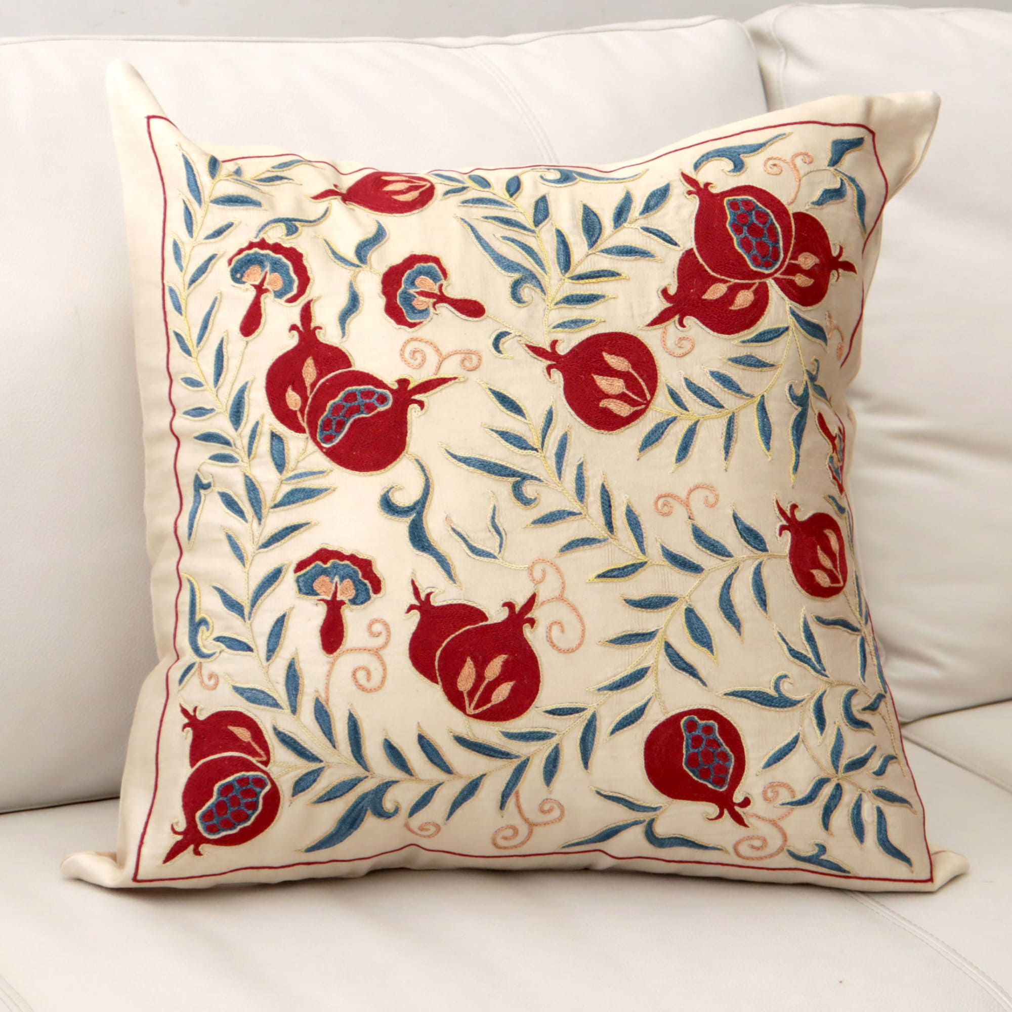 キリムスタイル / クッションカバー 50cm シルク スザンニ刺繍49×49cm