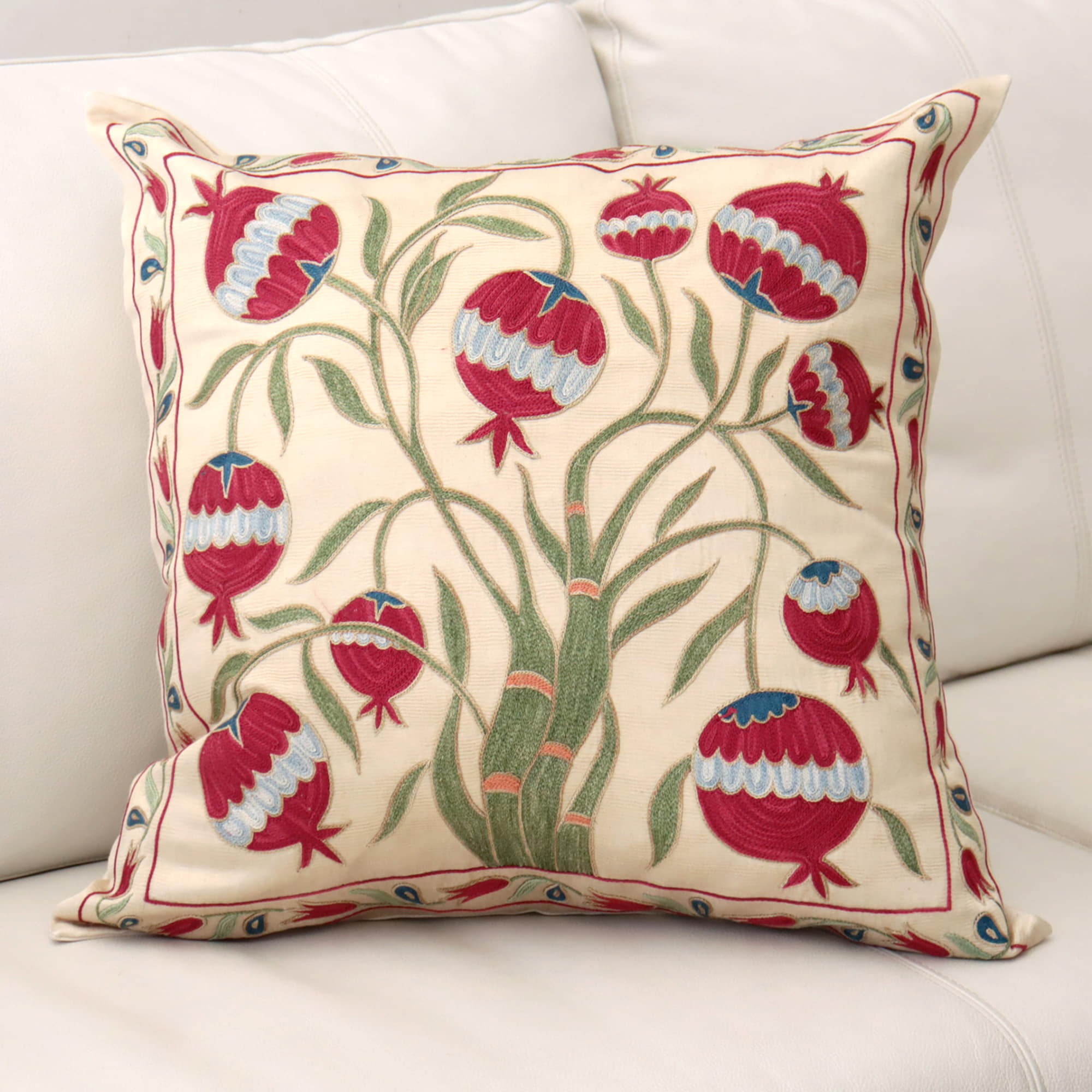 キリムスタイル / クッションカバー 50cm シルク スザンニ刺繍50×50cm