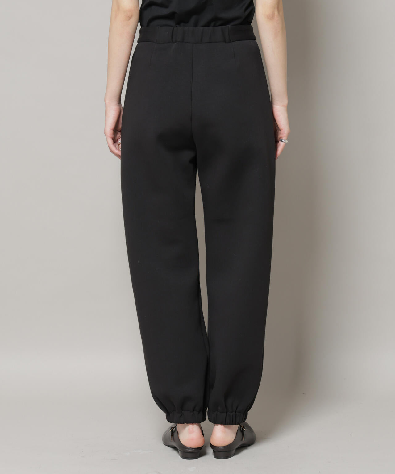 ダンボール ジョガー パンツ