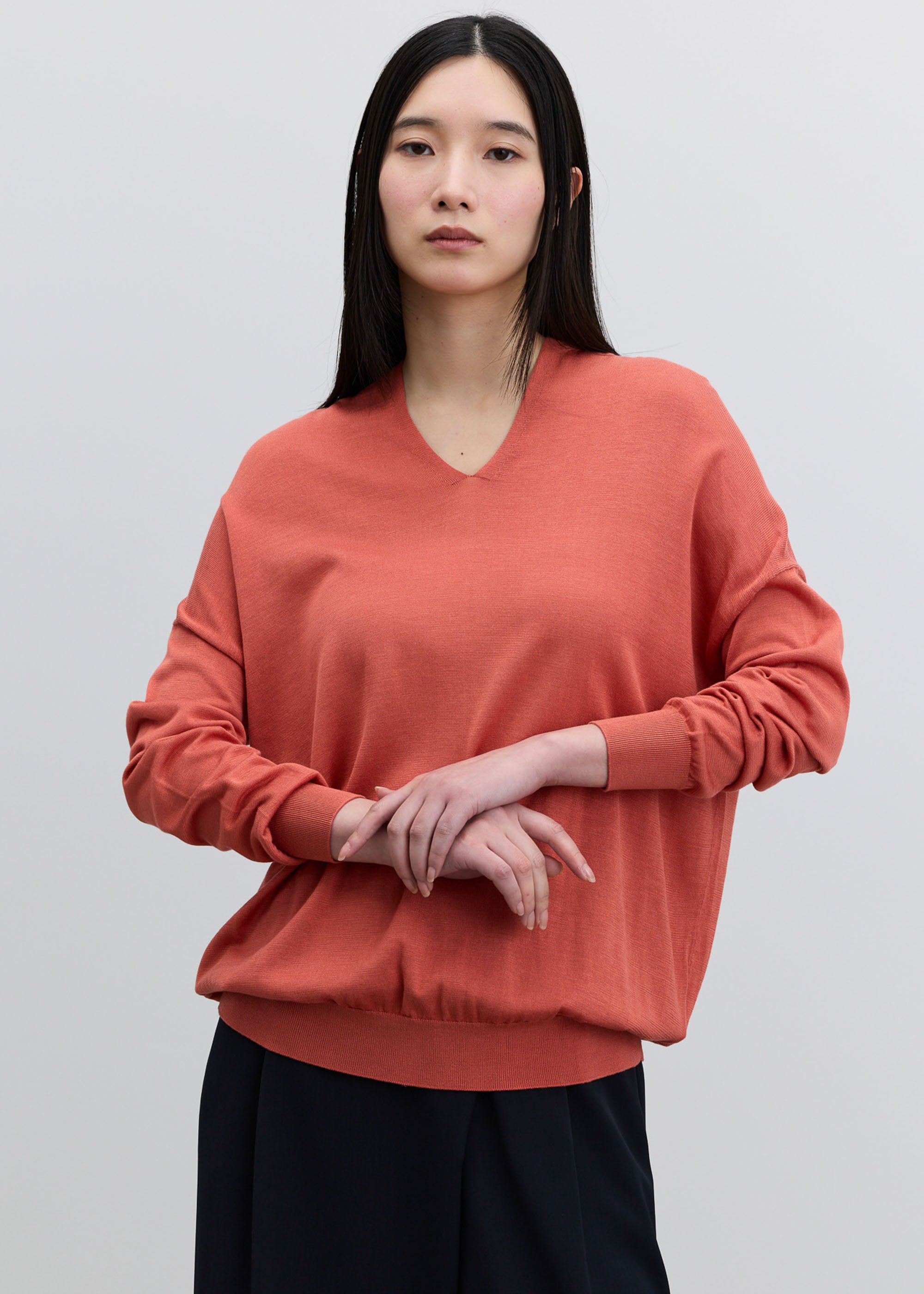 シルクコットンVネックニットプルオーバー - SOÉJU online store｜上質