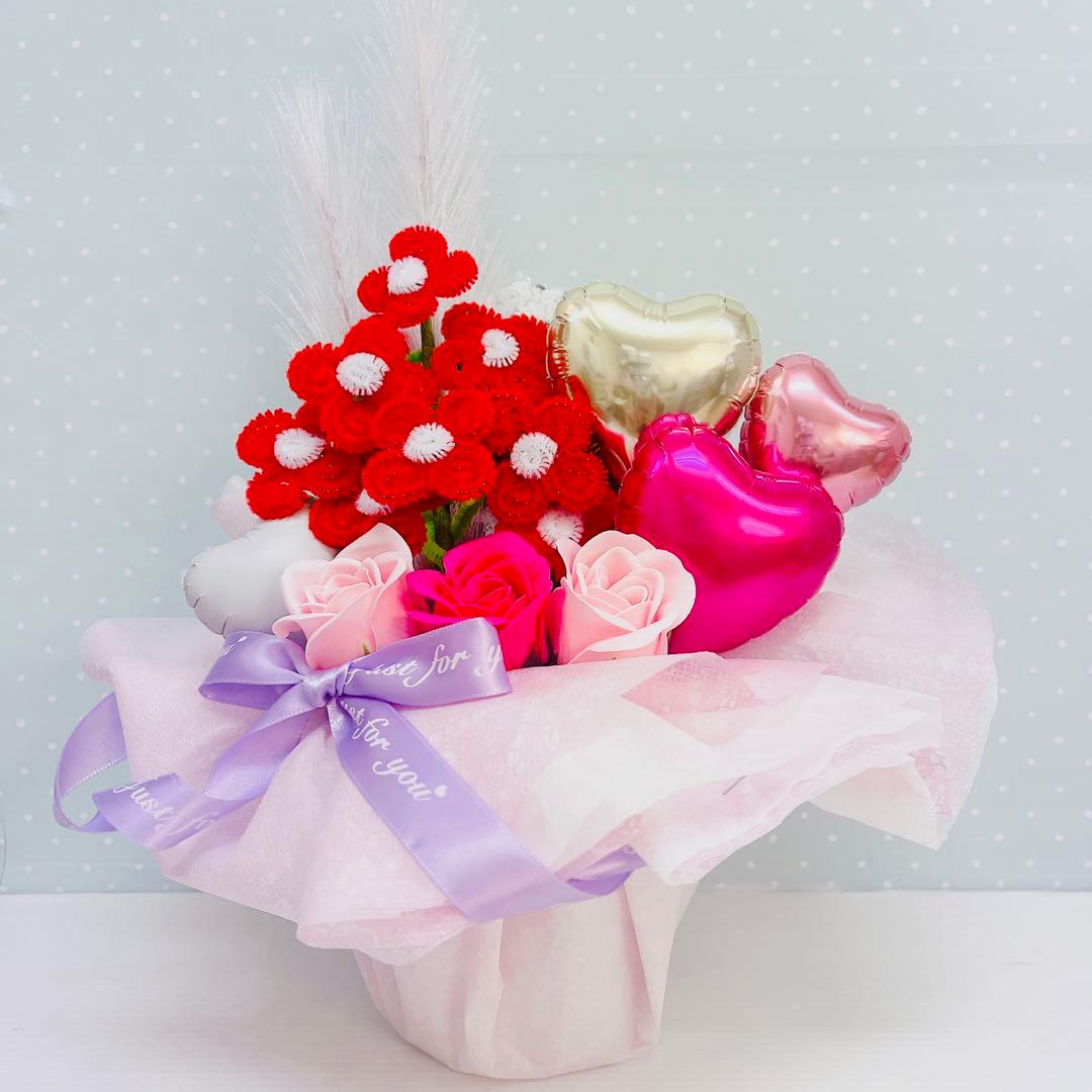 バルーンアレンジ　贈り物　フラワーアレンジ 80歳のお誕生日に贈る、特別なバルーンフラワーアレンジメント