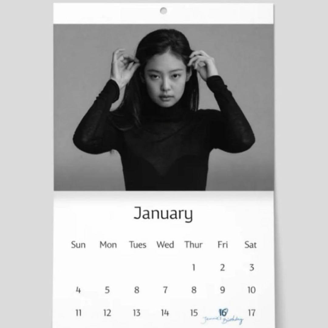 カレンダー］JENNIE 写真展 J2NNI5 POP UP in 代官山 - メルカリ
