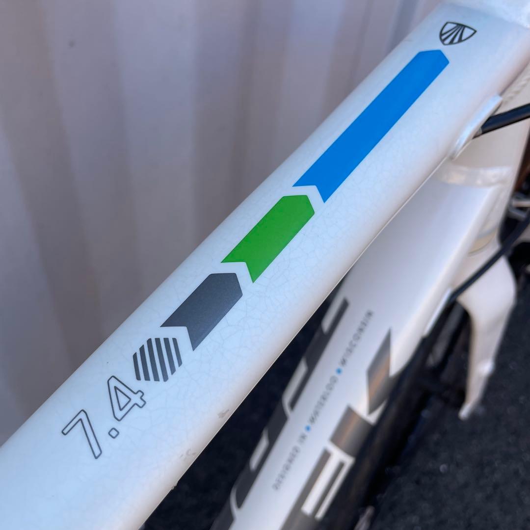 クロスバイク 7.4FX 身長175-186cm 定価8.3万円 ホワイト