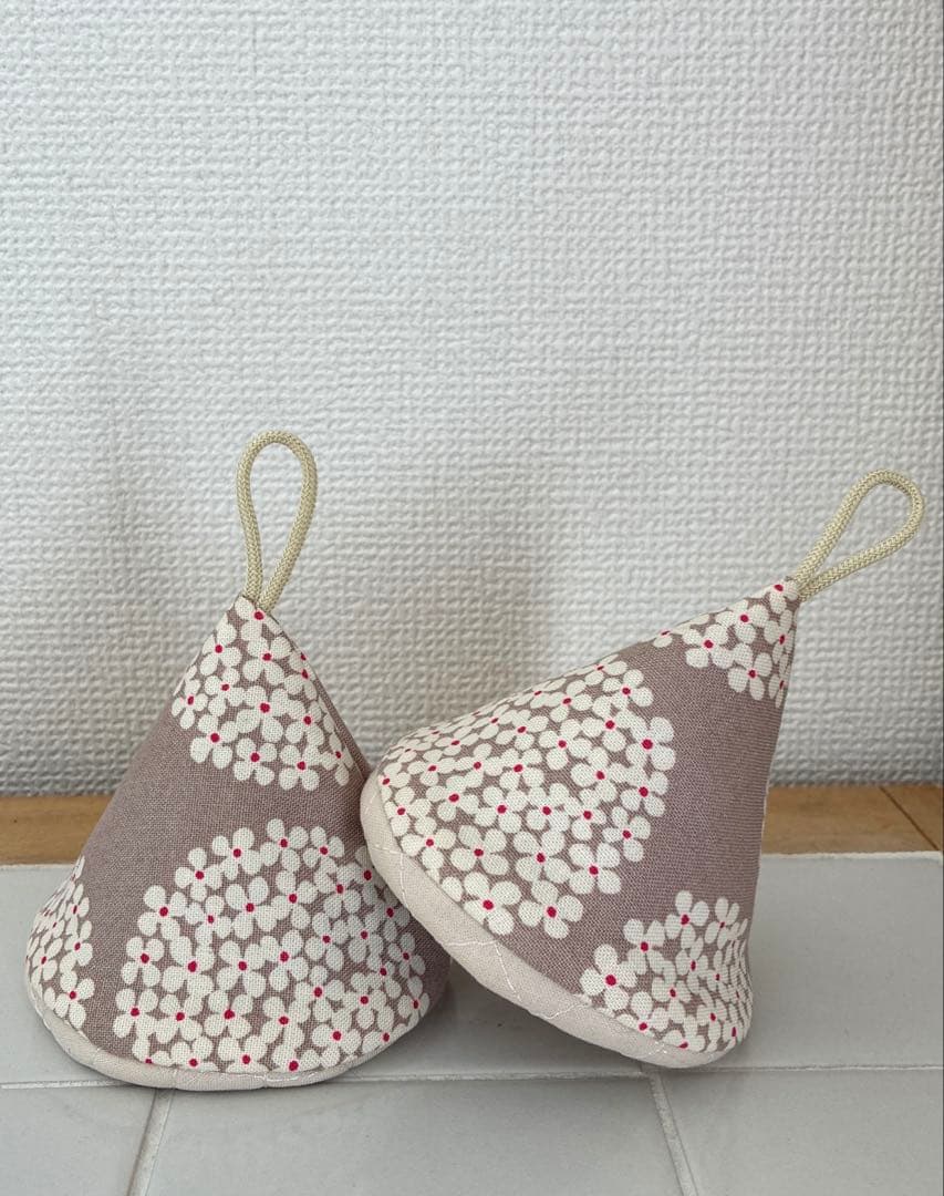 鍋つかみ 三角 北欧柄 ハンドメイド グレージュ 2個セット - メルカリ