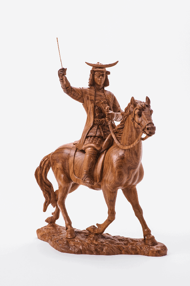 戦国時代に思いを馳せる。本格木像彫刻で魅せる戦国武将フィギュア