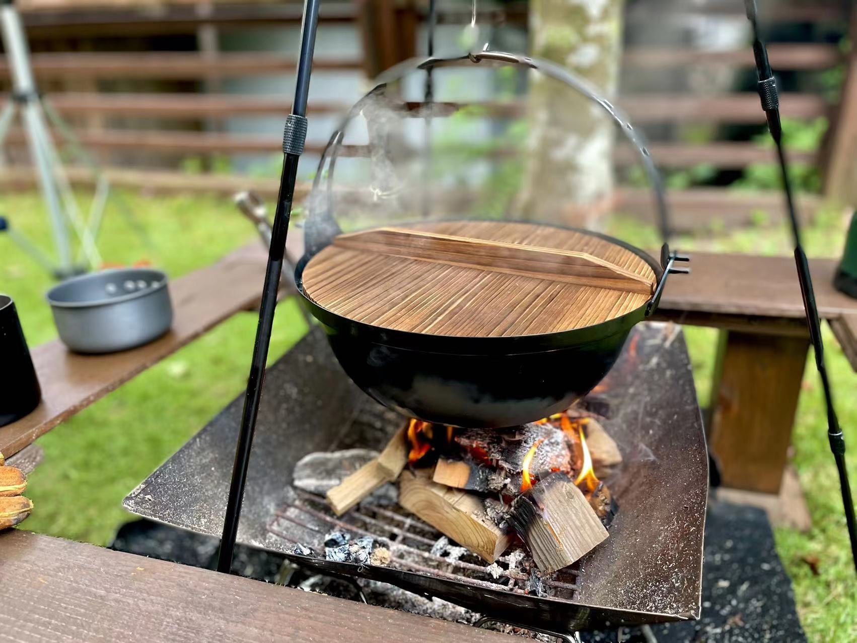 驚きの軽さ！素材の風合いも楽しめる、あなただけのキャンプ用囲炉裏鍋