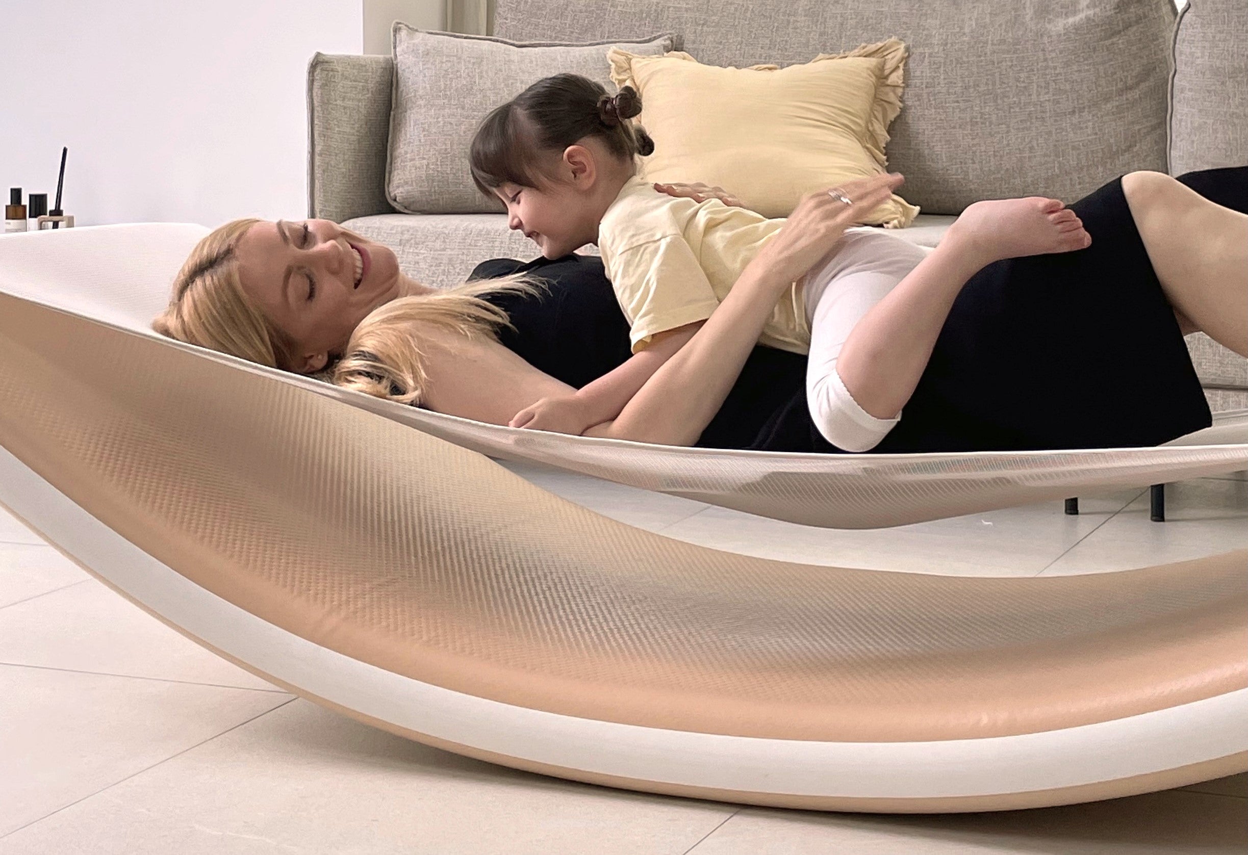 人間工学的に追求した寝心地【組立てないハンモック】| プレミアムair