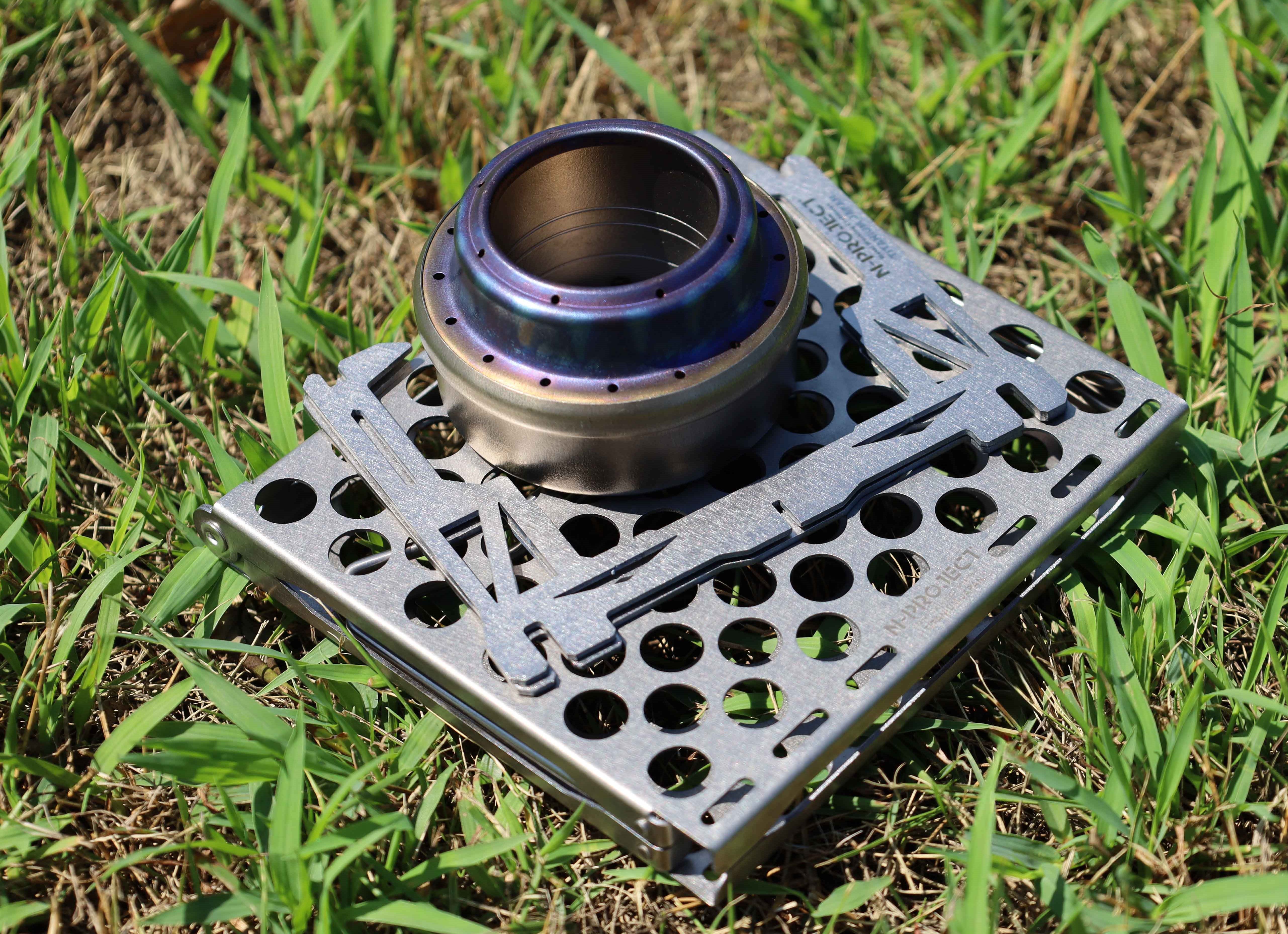 重さわずか98gで超軽量！折畳式チタンテーブル！【登山・ソロキャンプ