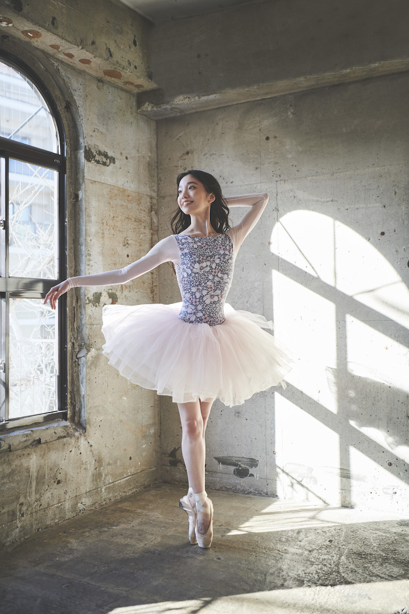 stina / type O square / Harmony gray