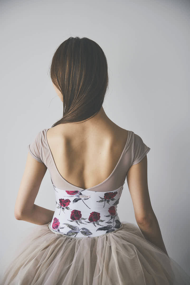 stina / type H half sleeve / Noire Rose white