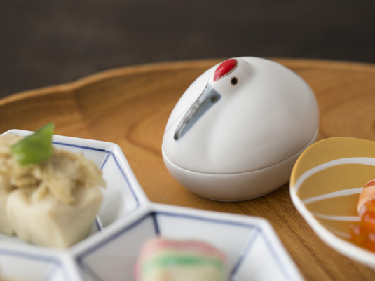 幸楽窯 錦雪衣鶴型 珍味入 -おめでたい鶴をかたどった蓋付きの器