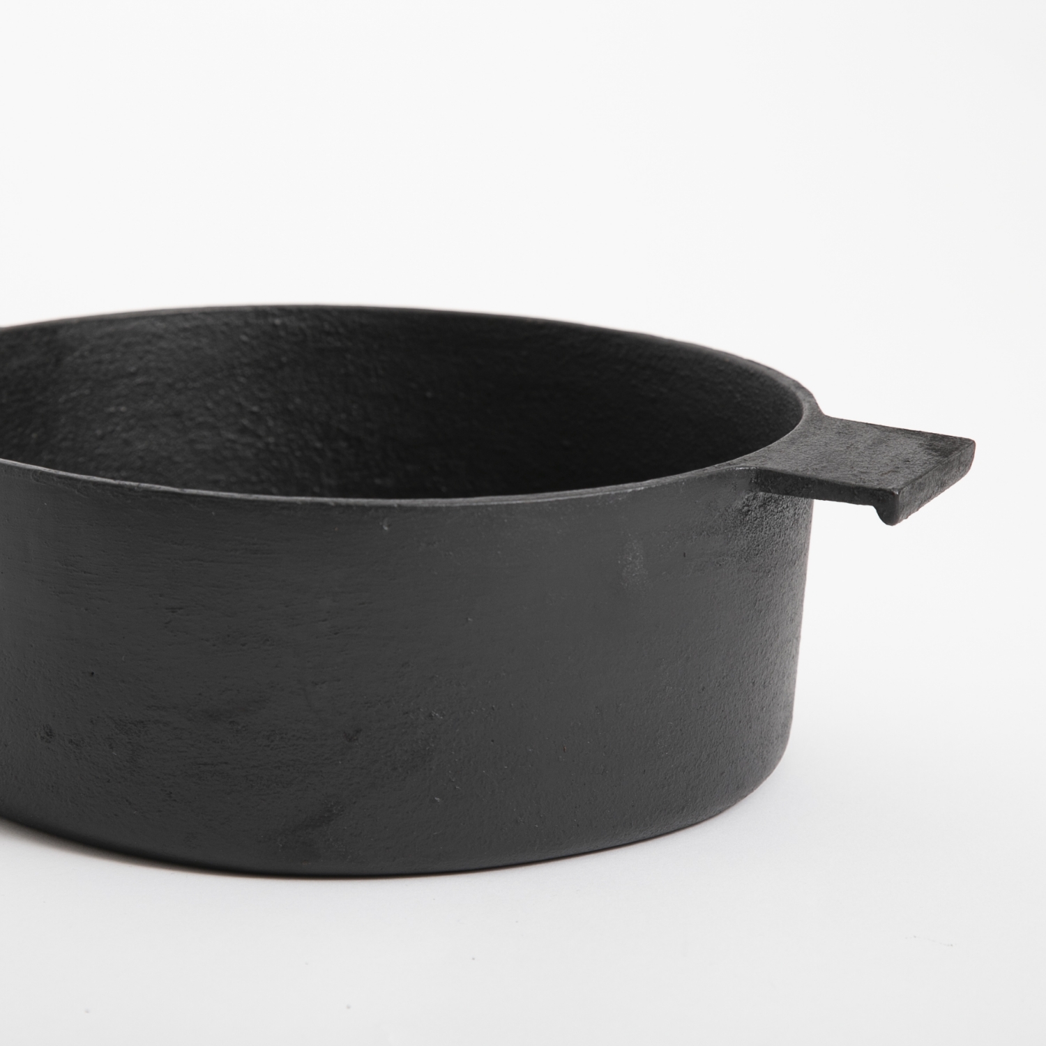 toki no niwa/鉄鋳物両手鍋 -100年使えるから一生ものになる、漆仕上げ