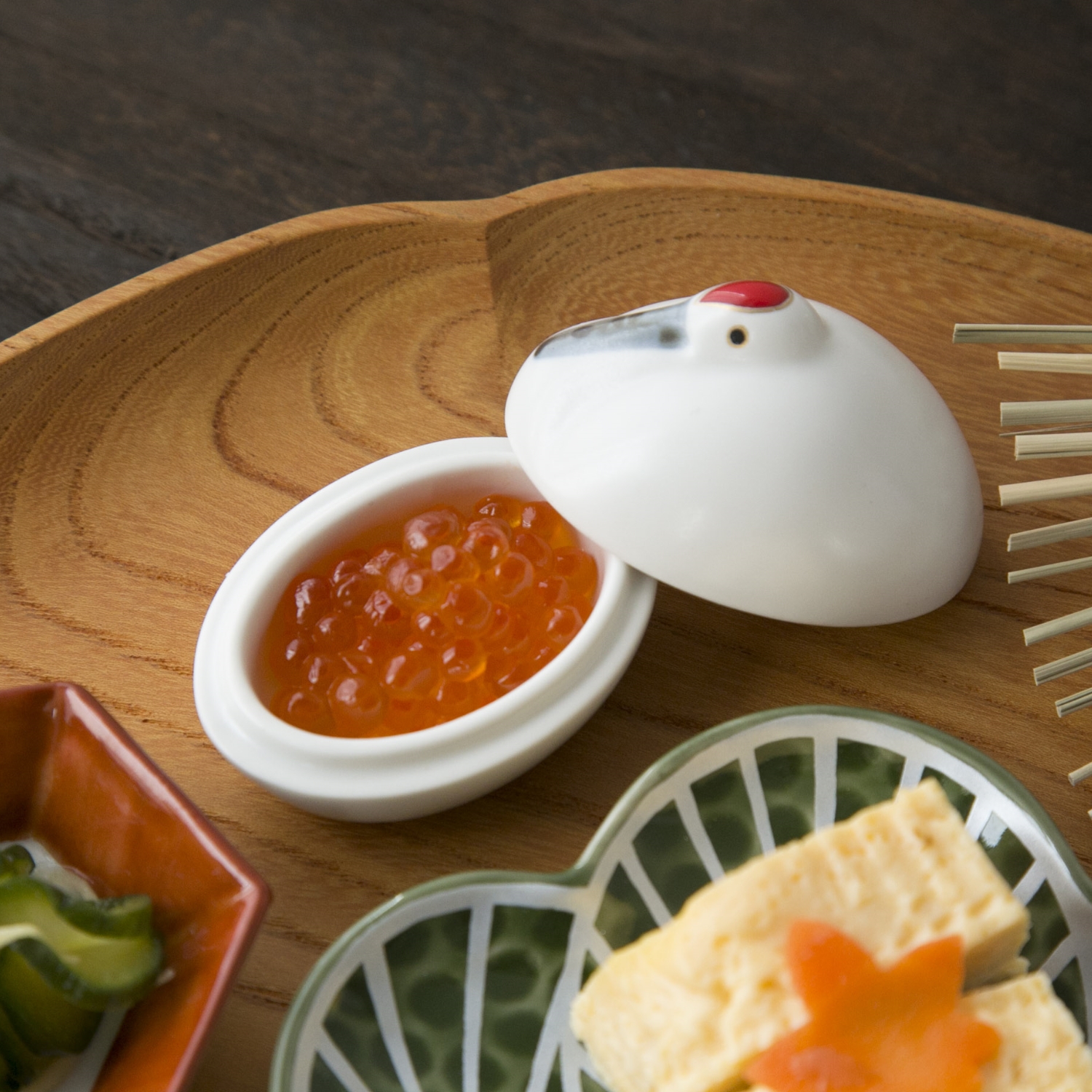 幸楽窯 錦雪衣鶴型 珍味入 -おめでたい鶴をかたどった蓋付きの器