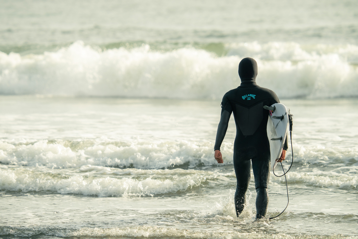 これ一着でどんな寒さにも対応。ビラボンのフード付き一体型「2WAY