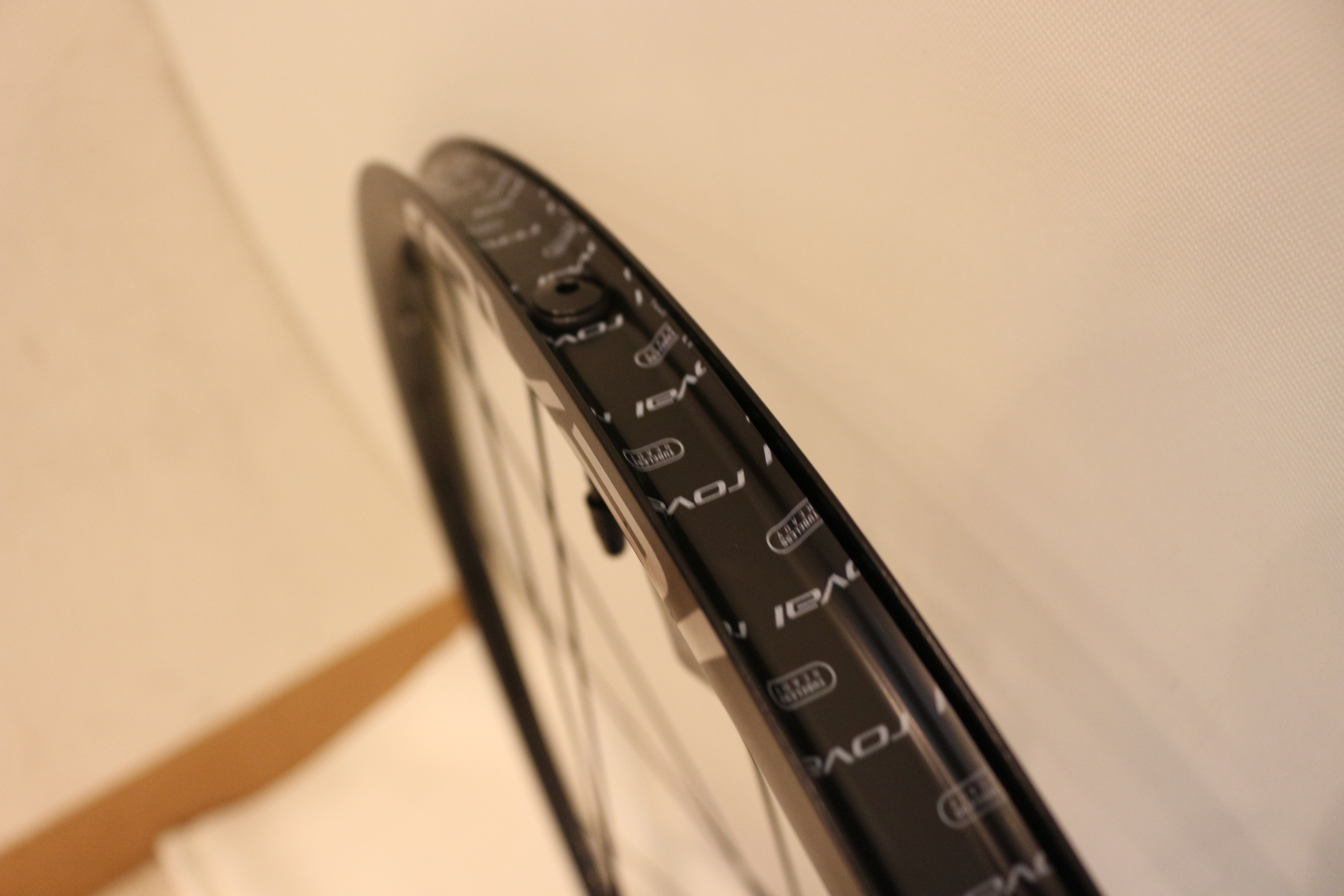 オールラウンドに使える軽量アルミホイール FUSEE SLX24 DISC